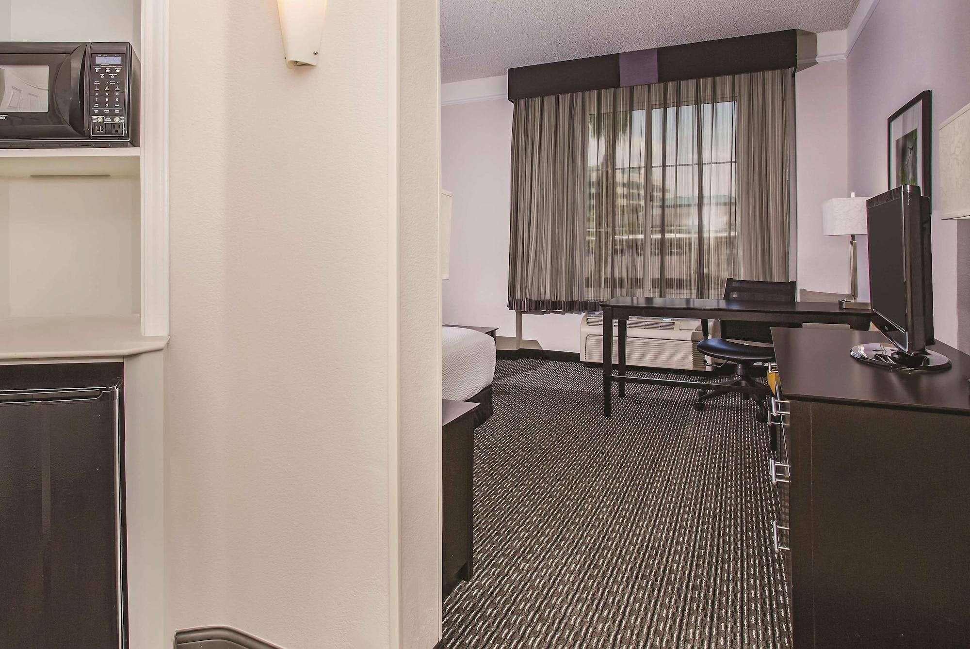 La Quinta By Wyndham Las Vegas Summerlin Tech Экстерьер фото